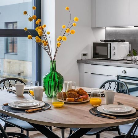 Potters Bar - Free Parking - Private Bathroom - Netflix - 4 Mins Walk To Station - 20 Mins Direct Trains To London 외부 사진