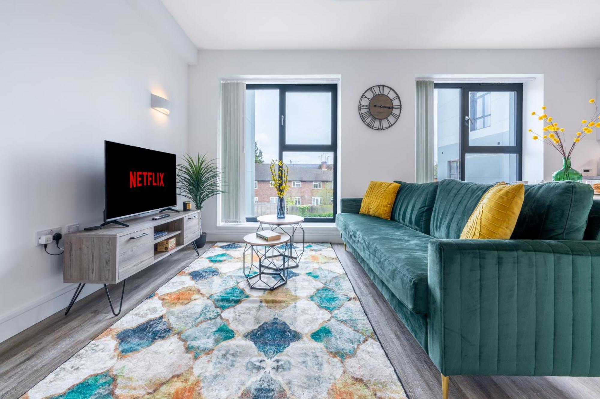 Potters Bar - Free Parking - Private Bathroom - Netflix - 4 Mins Walk To Station - 20 Mins Direct Trains To London 외부 사진