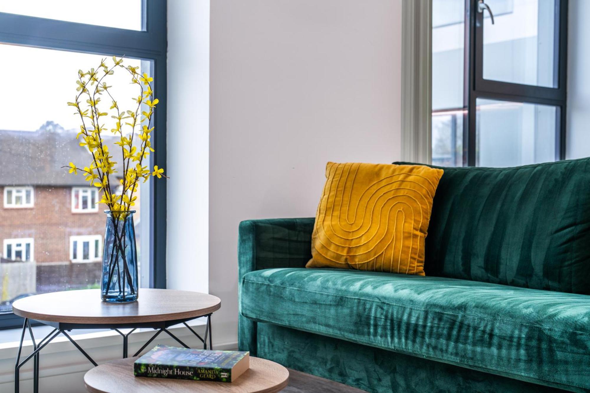 Potters Bar - Free Parking - Private Bathroom - Netflix - 4 Mins Walk To Station - 20 Mins Direct Trains To London 외부 사진
